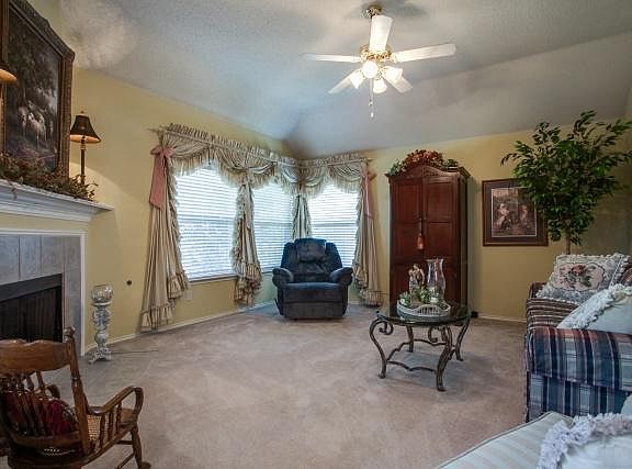 5th image of 307 Goldenrain Dr