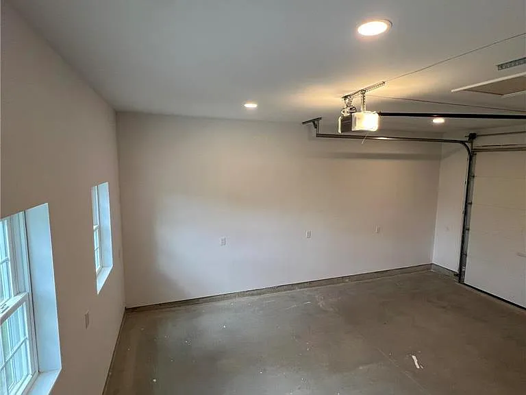 2815 Jefferson St — Photo 17