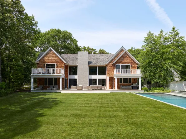 1 Fernwood Dr, Wainscott, NY 11975
