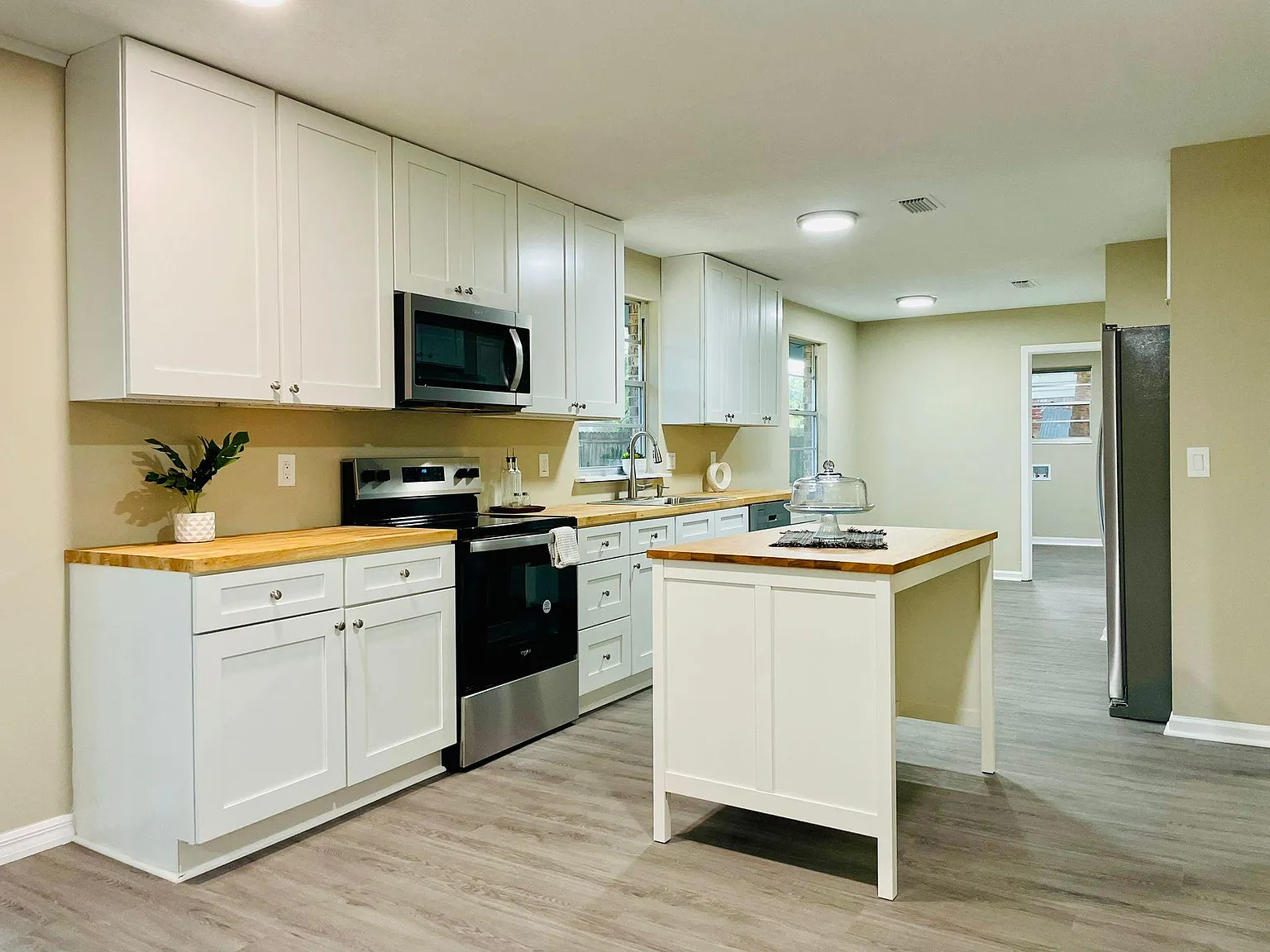 4 bed, 2.0 bath, 1710 sqft, $741 — Photo 2