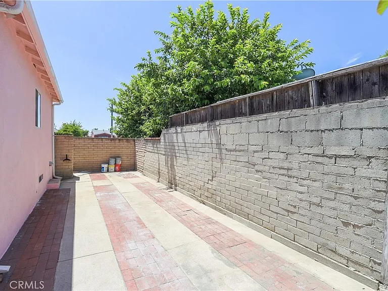 13951 Terra Bella St — Photo 21
