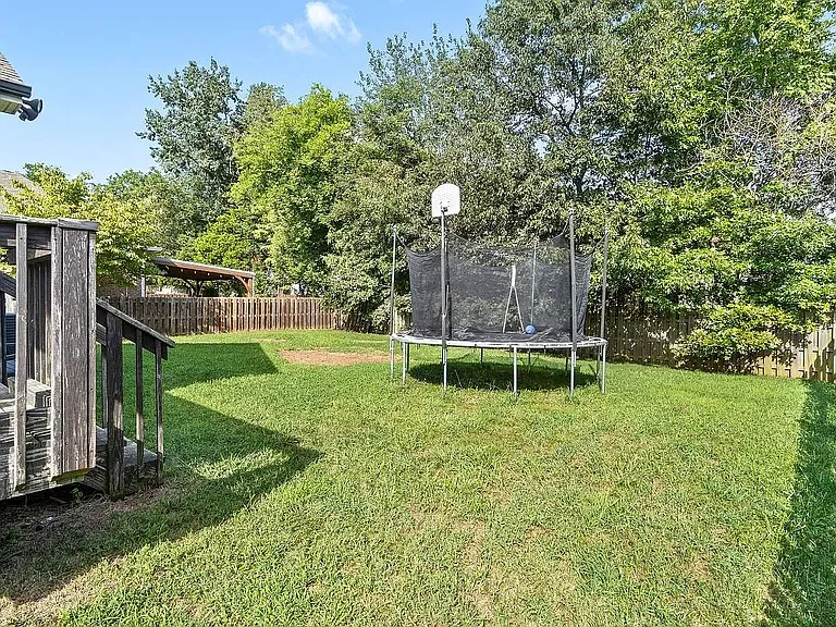 2231 Fairfax Dr — Photo 7
