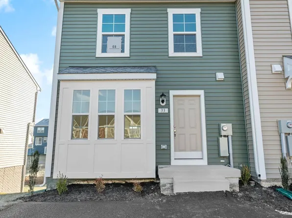 33 Scrub Pine Ct, Bunker Hill, WV 25413