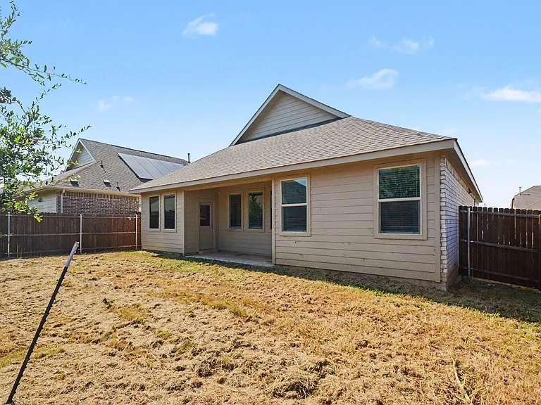 1118 Mahogany Ln — Photo 33