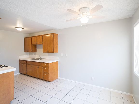 KITCHEN / DINING AREA