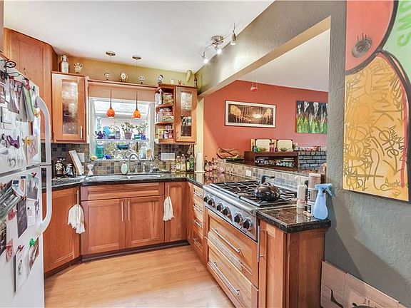 3rd image of 1714 Amador Way