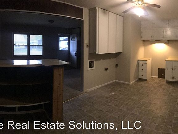 2nd image of 3902 Chateau Dr