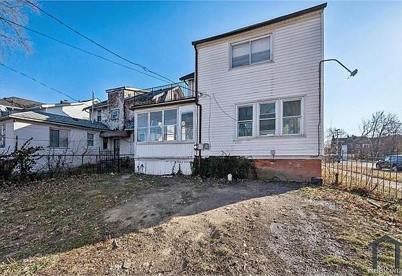 5th image of 2076 Collingwood St