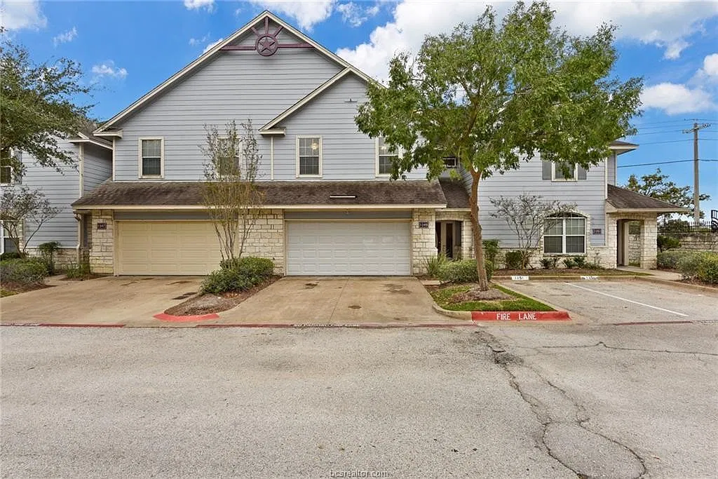 4 bed, 2.5 bath, 1650 sqft, $2,100 — Photo 1