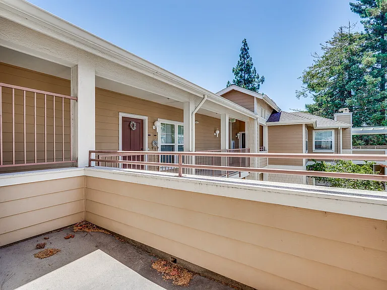 Encinal Place Apartments — Photo 30