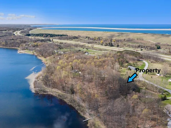 5424 W Oak Point Rd, Ludington, MI 49431