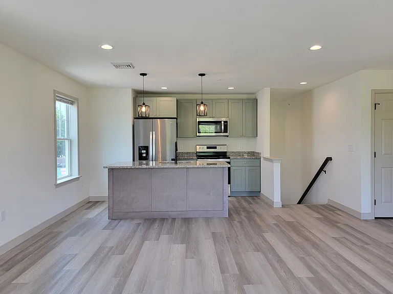 11 Yacht Ave #B — Photo 7