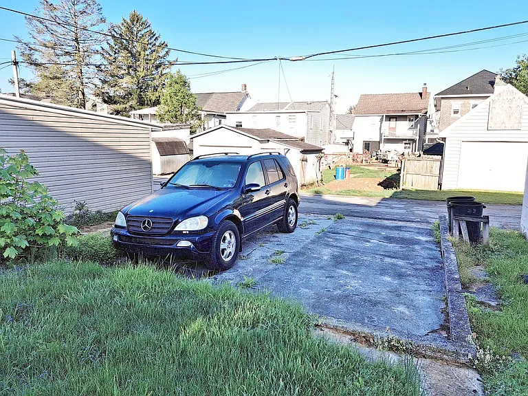 118 S Franklin St — Photo 30