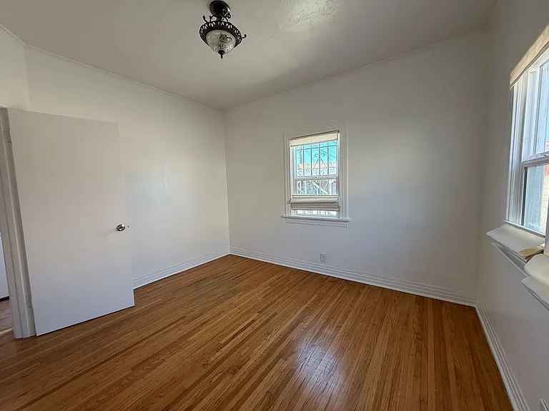 1143 N Commonwealth Ave — Photo 16