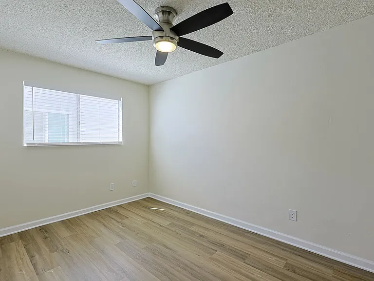 4945 Narragansett Ave — Photo 11