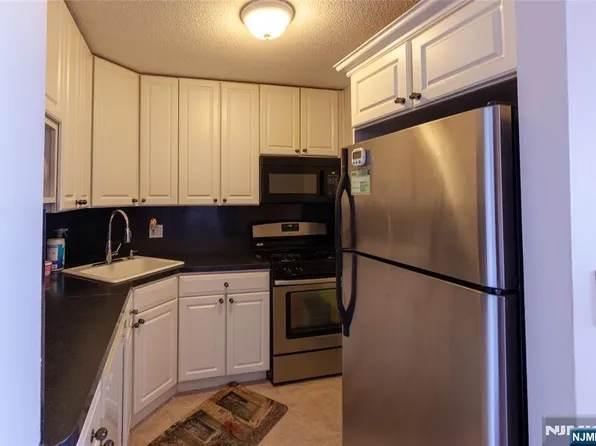 555 North Ave APT 21A, Fort Lee, NJ 07024