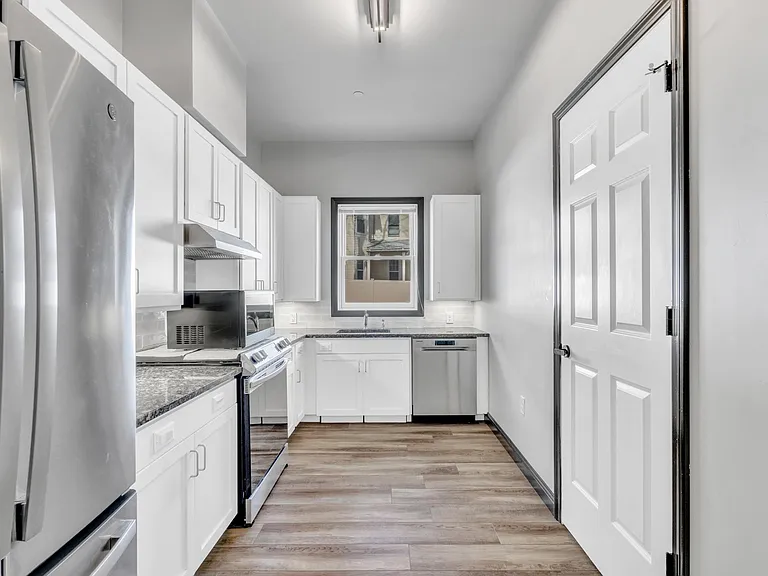 77 Whiting St #1A — Photo 3