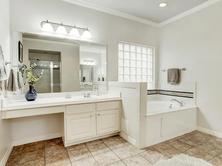 1506 Shady Villa Fern — Photo 14