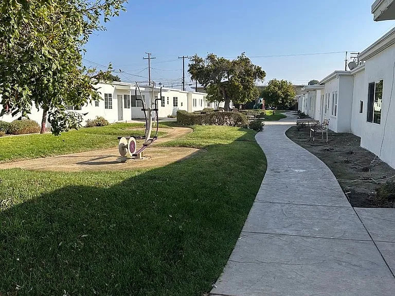 130 Surfside Dr — Photo 24