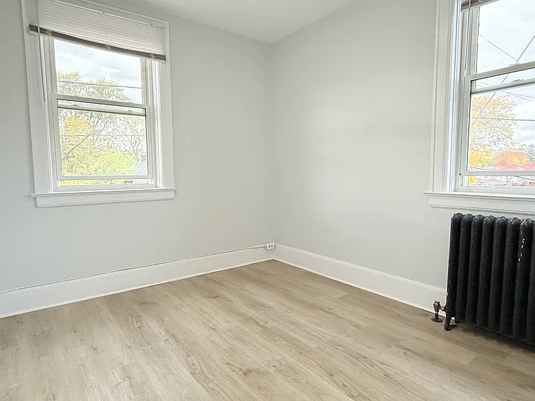74 Hanna St W #8 — Photo 8