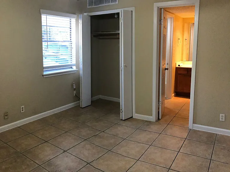 Sandpiper Apartments — Photo 23