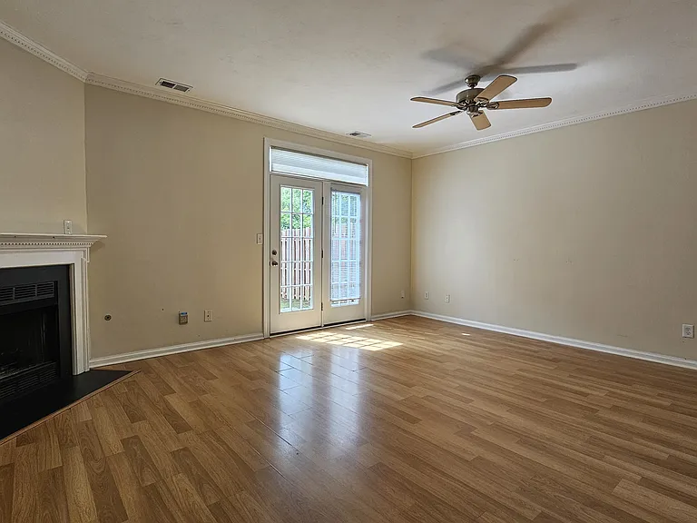 627 Creekside Ct — Photo 10