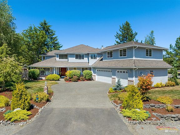 Ample driveway for parking and larger lot size (over 14,000+ sq ft) - 1/3+ of an acre.>