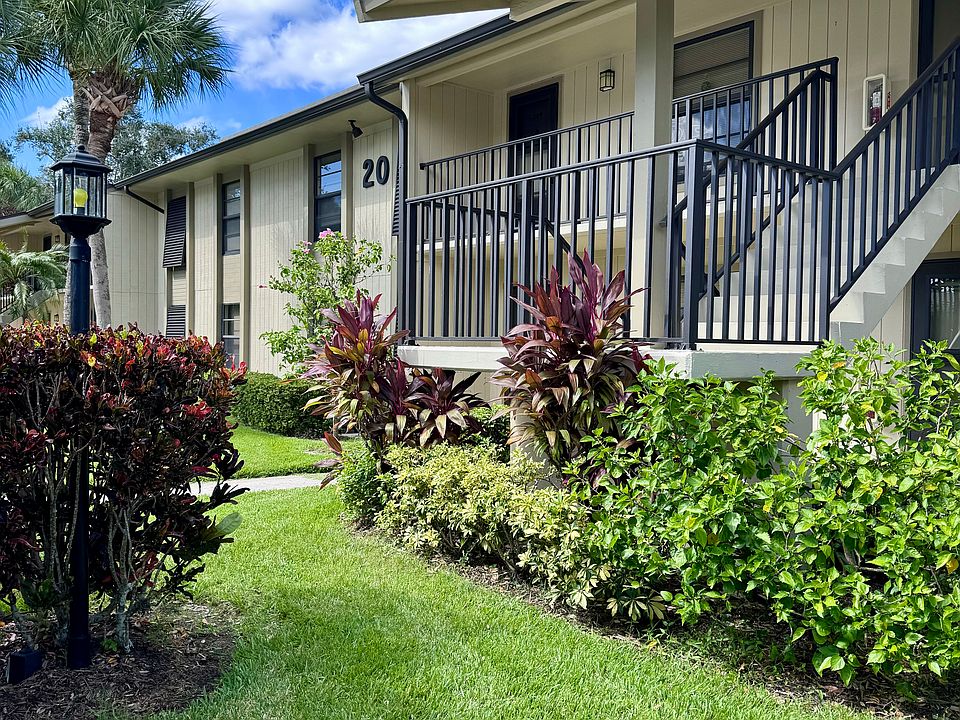 Welcome to beautiful Vista Plantation, #20-201!
