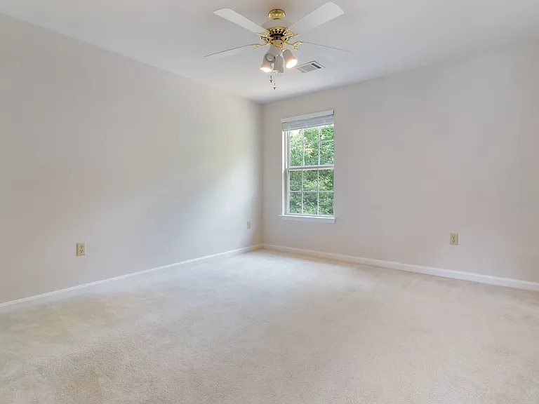 2427 Grantham Ct — Photo 28