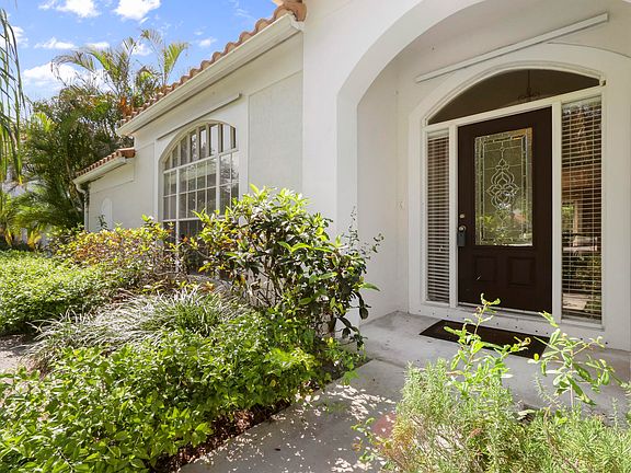 Home For Sale In Hunt Club