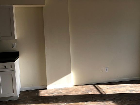5th image of 32 Sylva Ln