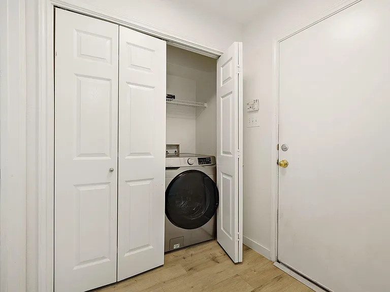 218 Altamont St — Photo 16