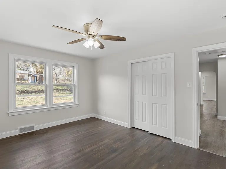 223 N Dellwood Ave — Photo 10