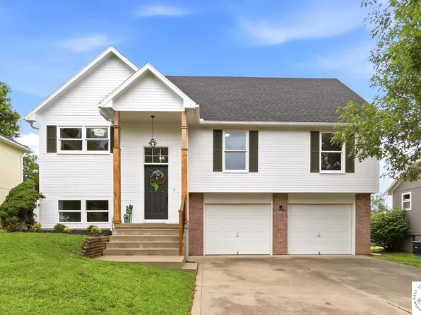 207 Parkway Dr, Warrensburg, MO 64093