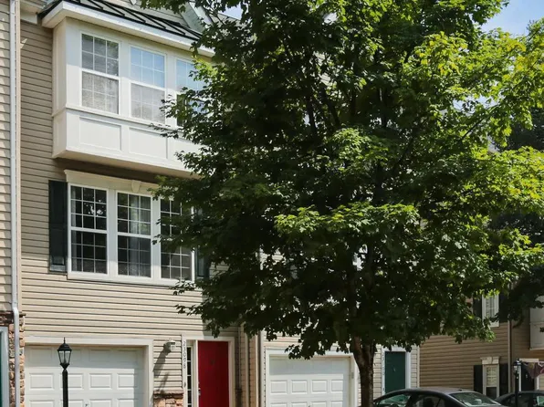 23098 Fontwell Sq, Sterling, VA 20166