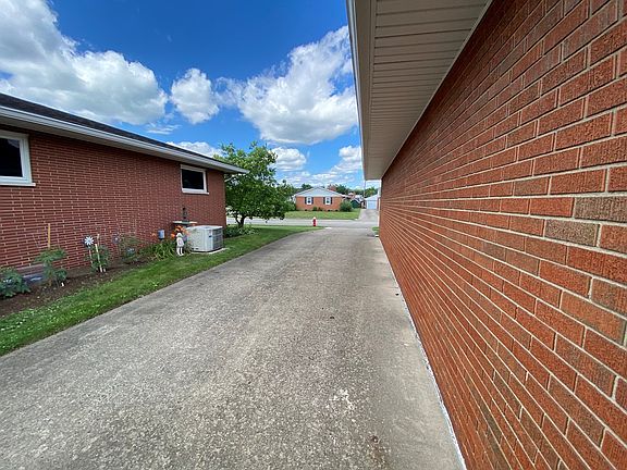 4th image of 621 Garden Dr