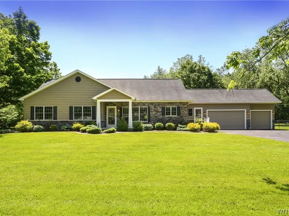 101 Brenner Dr, Orchard Park, NY 14127