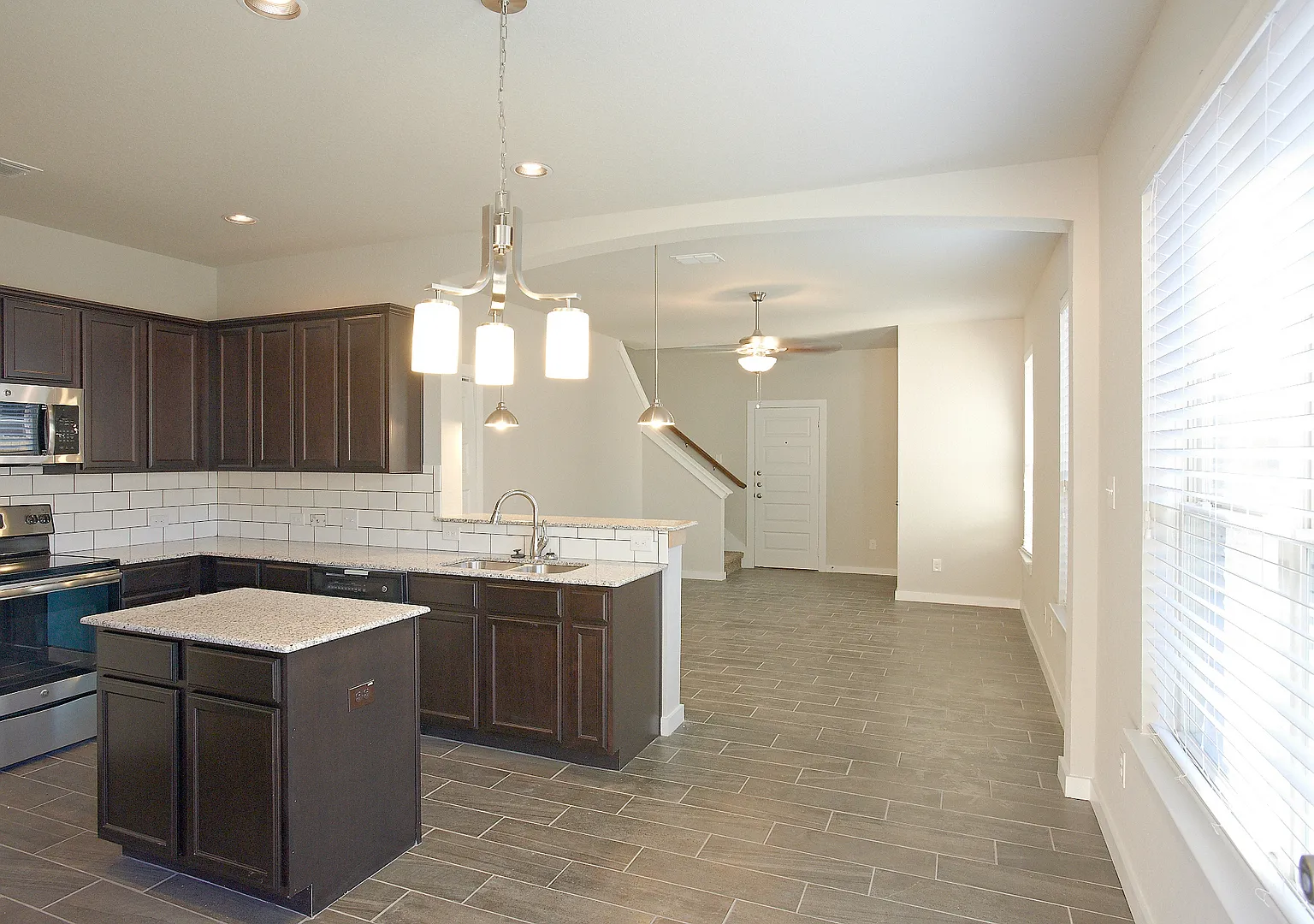 Luxury 3 Bedroom Townhome Located Near South Texas Medical Center, San Antonio, Texas! — Photo 3