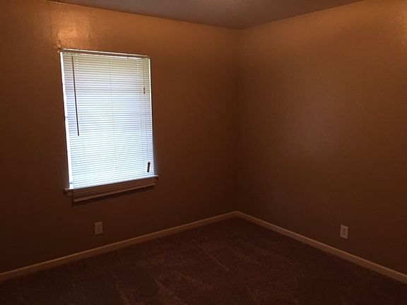 4th image of 506 Deerwood Dr