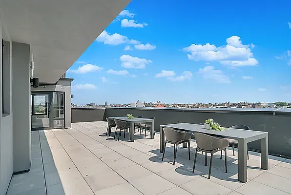 Rented by EXR | media 9