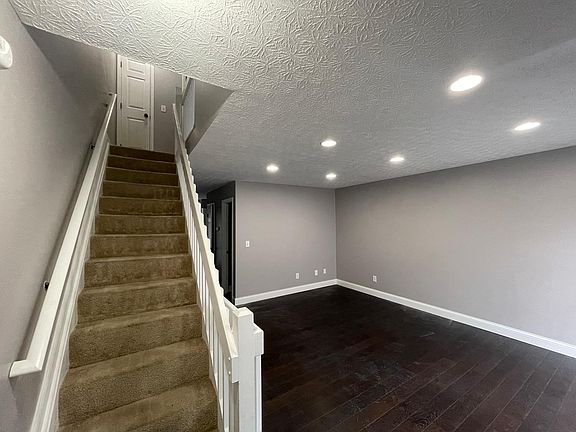 5th image of 932 Charleston Way Ave