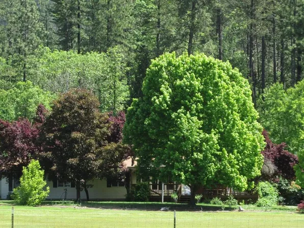 2072 E Evans Cres, Rogue River, OR 97537
