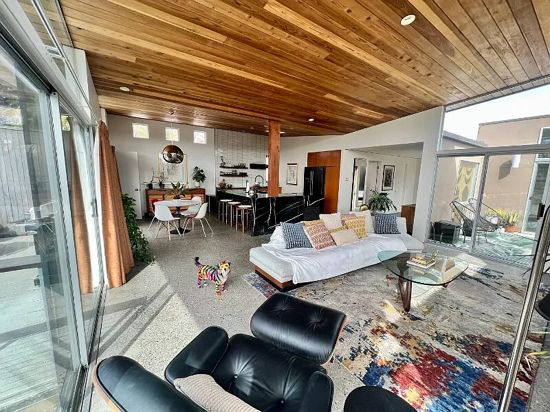 3 bed, 1952 sqft, $6,450 — Photo 2