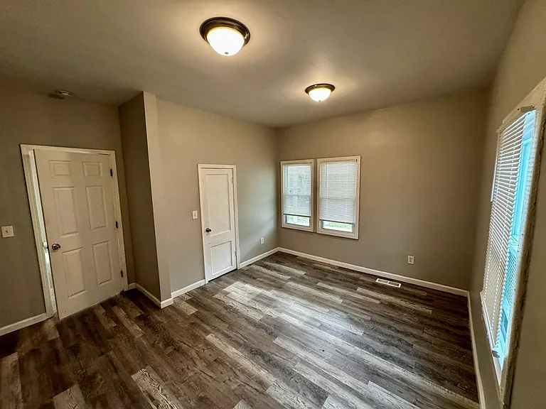 3627 Parthenia Ave — Photo 6