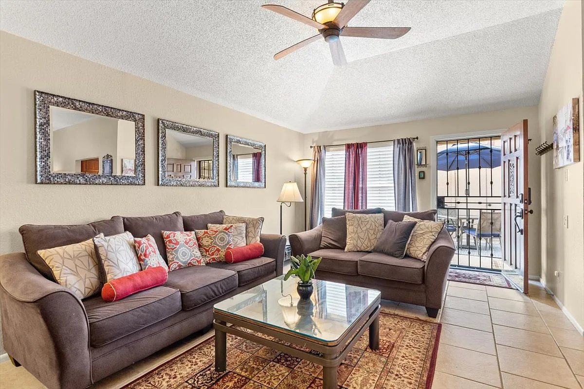 2 bed, 968 sqft, $2,000 — Photo 3