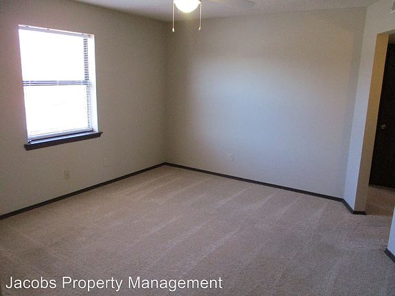 2nd image of 460 NE Park Ln APT C