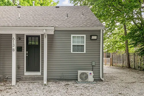 613 W Madison Photo 1
