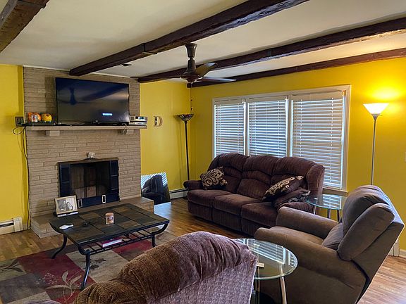 4th image of 811 Hanley Ln