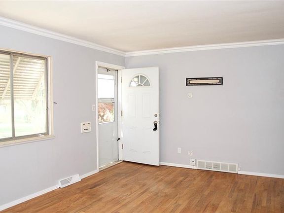 3rd image of 8255 Green Dr