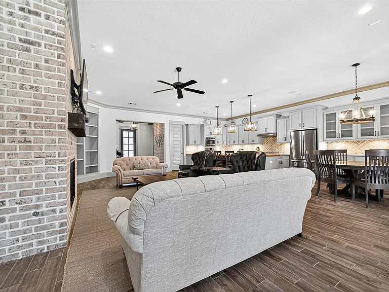 2072 Laurie Darlin Dr — Photo 8